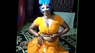 Hot Indian cam girl shows everything.